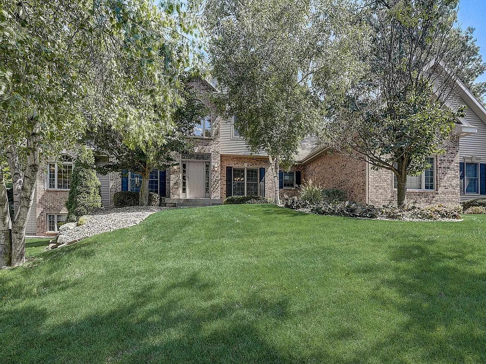 1st image of 5911 Oak Hollow Dr