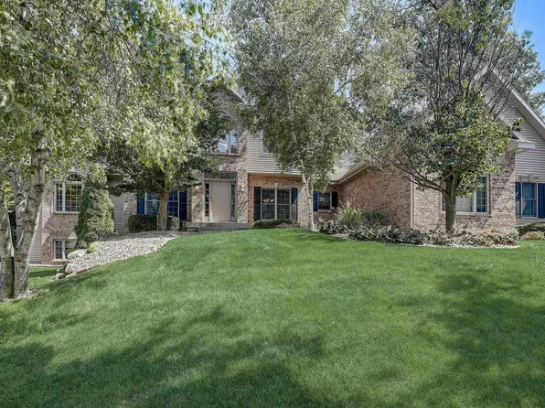 5911 Oak Hollow Dr, Mc Farland, WI 53558