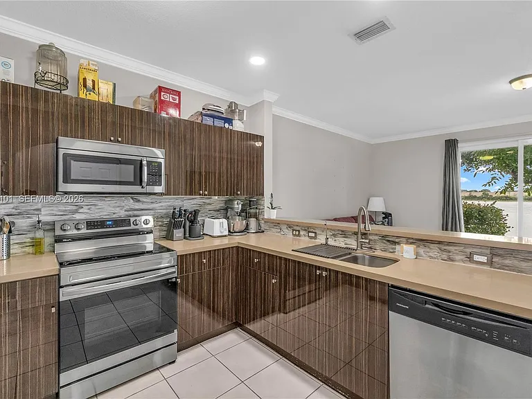 4015 SW 156th Ave #210 — Photo 5