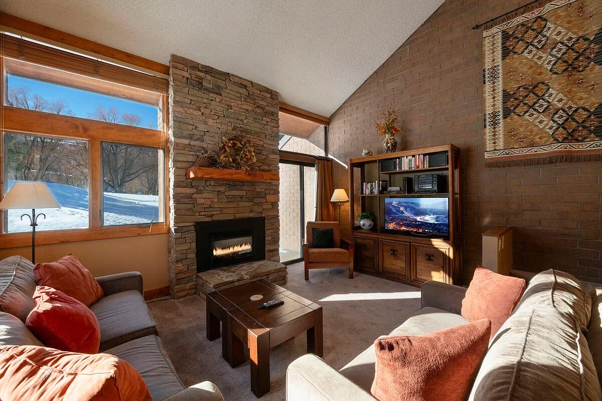 2 bed, 2.5 bath, 1400 sqft, $3,400 — Photo 3