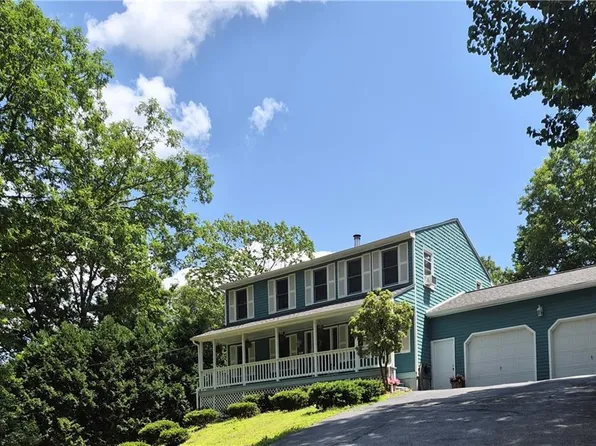 22 Ridgewood Dr, Scituate, RI 02857