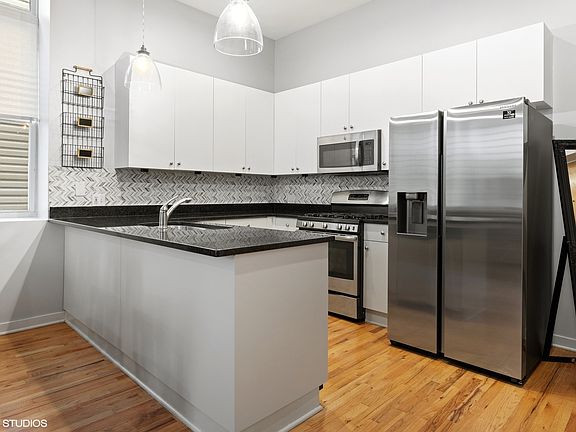 5th image of 1517 N Paulina St APT 1R