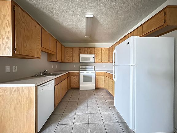 5th image of 2705 Alma Dr #A
