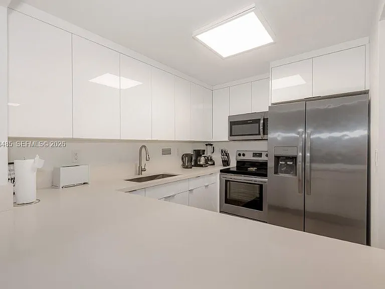 2301 Collins Ave #927 — Photo 13