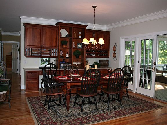 Oversized breakfast room w/ built-in cabinetry and walk-in pantry