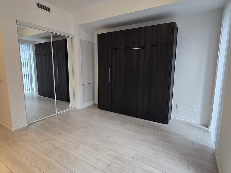 400 King St W #1001 — Photo 12