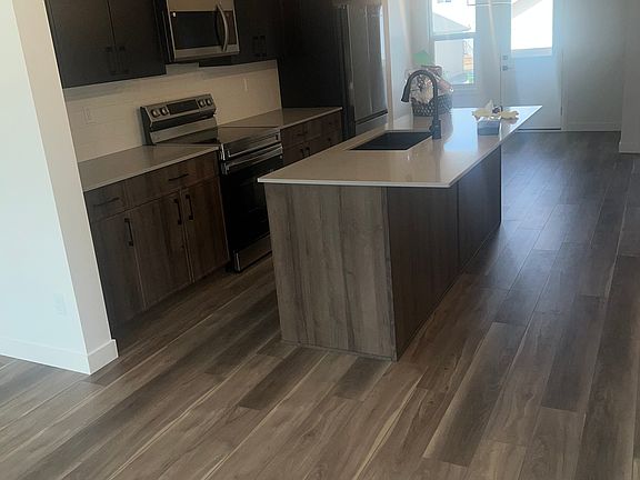 5th image of 6230 175a Ave NW