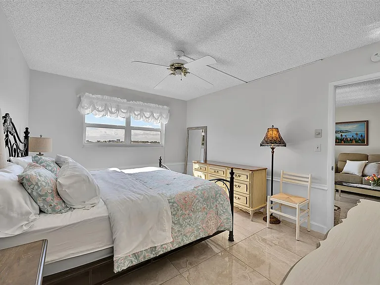 2350 NE 14th Street Cswy #609 — Photo 18