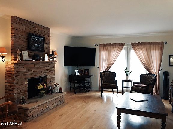 5th image of 905 E Laguna Dr
