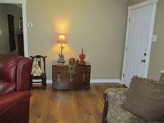 3rd image of 803 S Hayes Ave