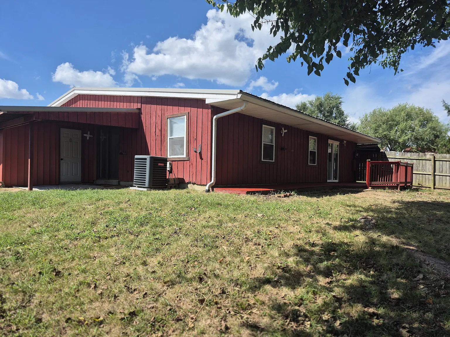 3 bed, 1050 sqft, $1,650 — Photo 2