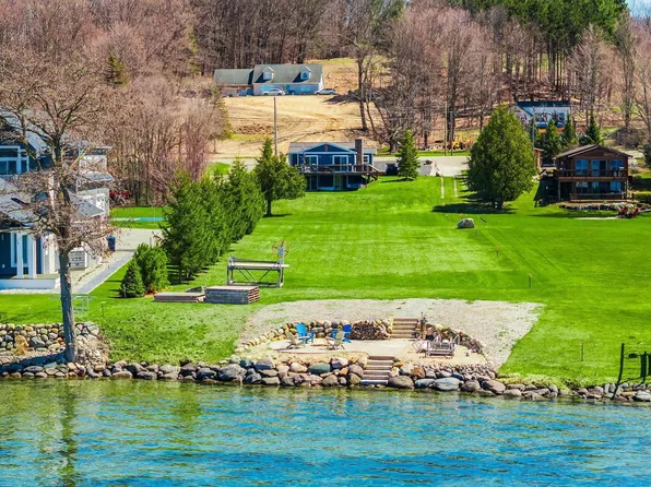 11256 SE Torch Lake Dr, Alden, MI 49612