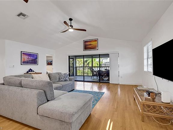 4th image of 1282 Belaire Ct W