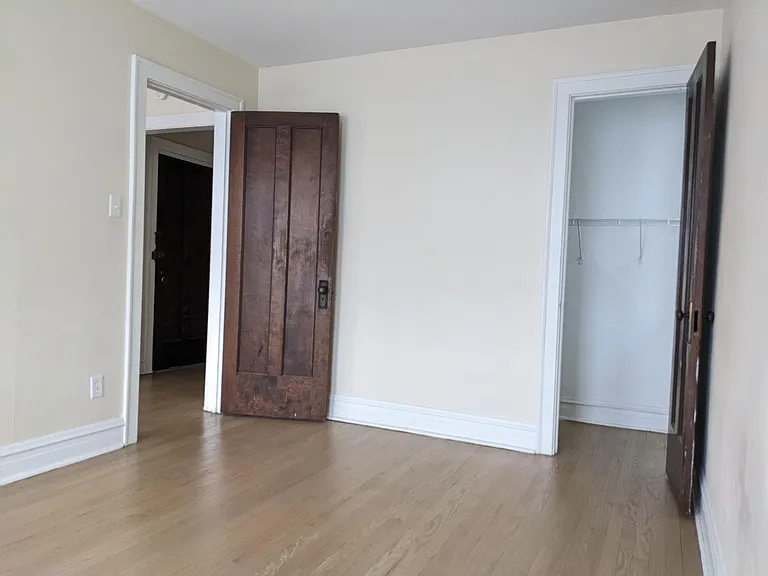 4419 W Irving Park Rd #3 — Photo 14
