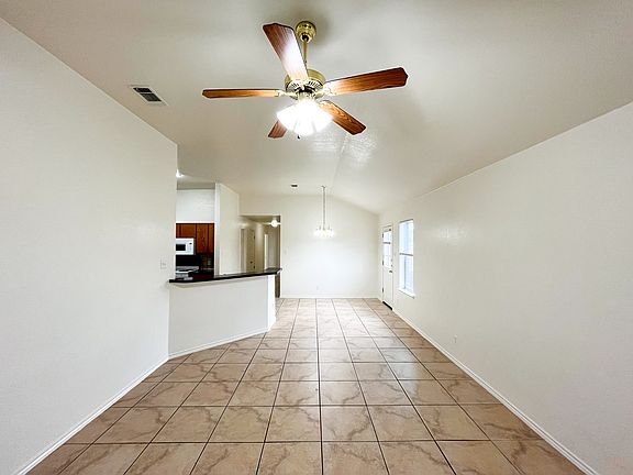 3rd image of 4305 Elms Run Cir APT B