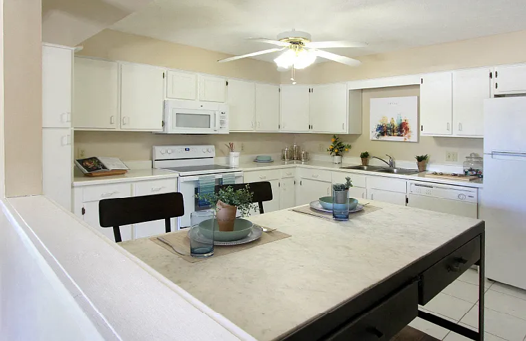 Alpine Village Apartments — Photo 4