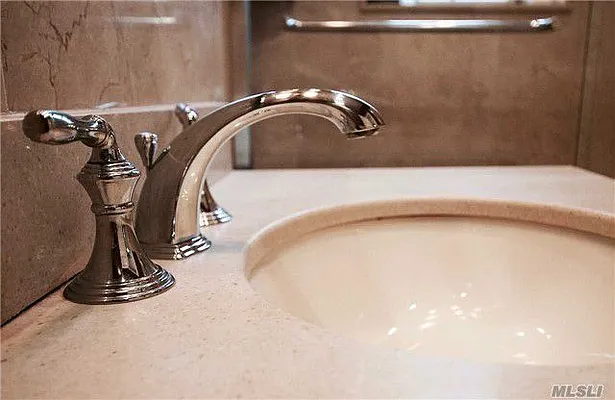 Sold by Remax City Square | media 37