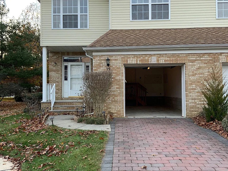 19 Shelley Cir