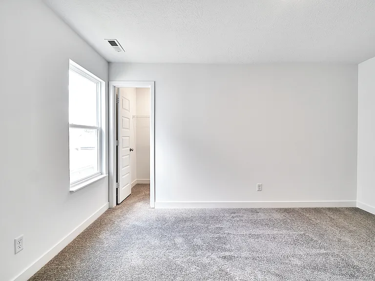 404 W Monroe St — Photo 46
