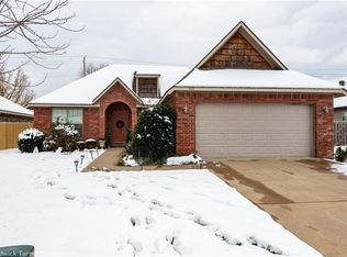 906 SW Crownview St, Bentonville, AR 72712