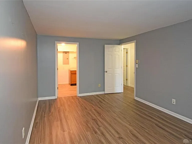 5359 Dunmore Dr — Photo 8