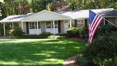 3rd image of 3825 W Lane Dr SE