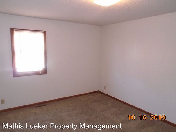 5th image of 930 Windwood Dr APT 1