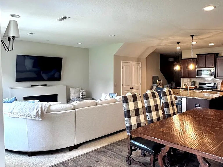 721 Wildflower Ln — Photo 11