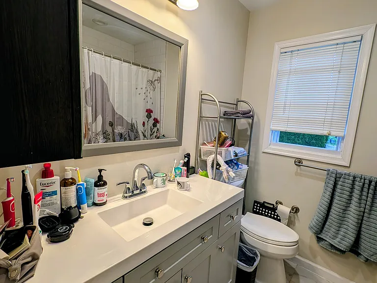 122 Village Cir W — Photo 12