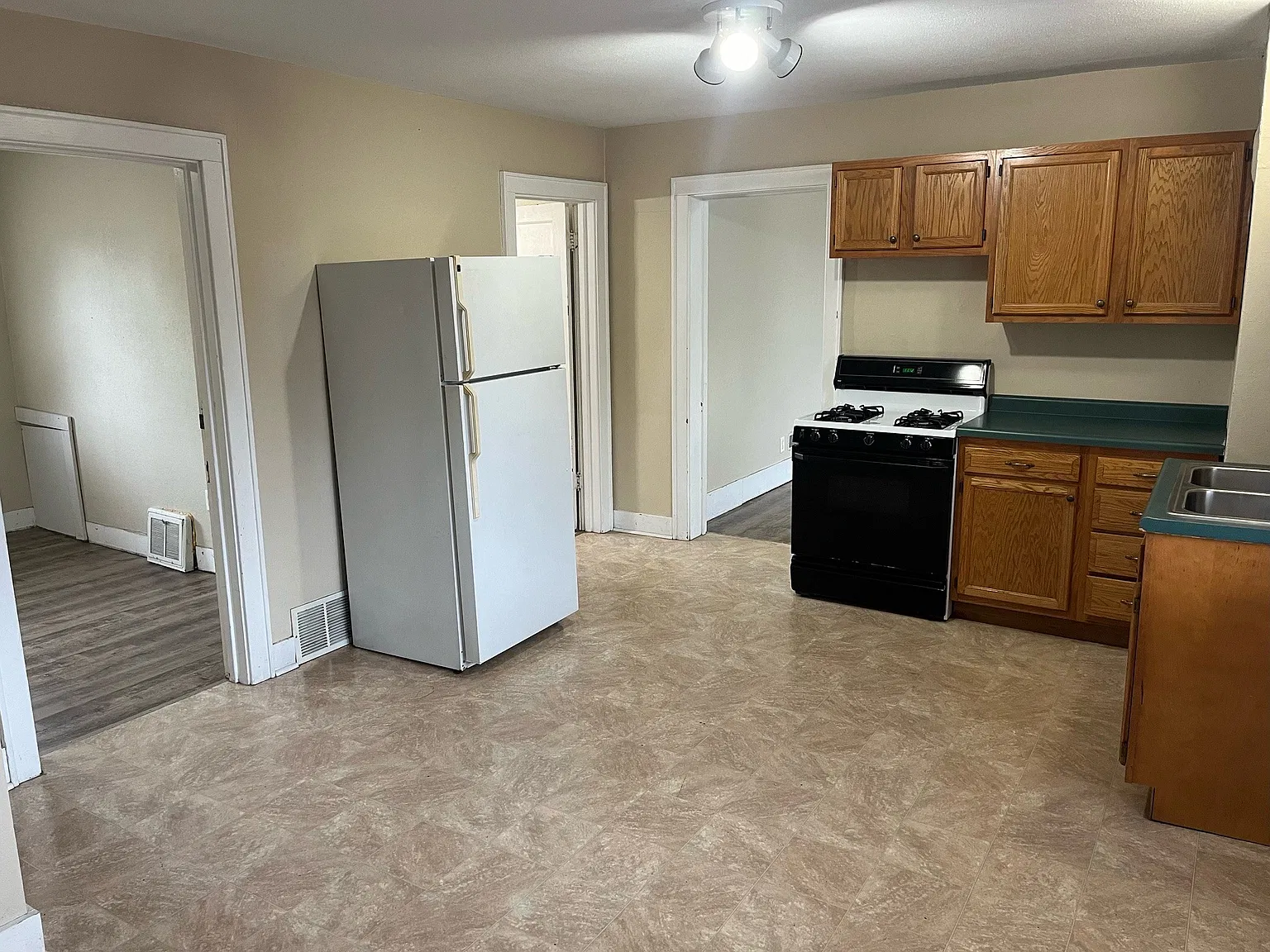 2 bed, $975 — Photo 2