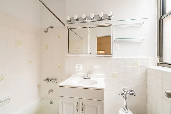 Rented by Compass | media 7