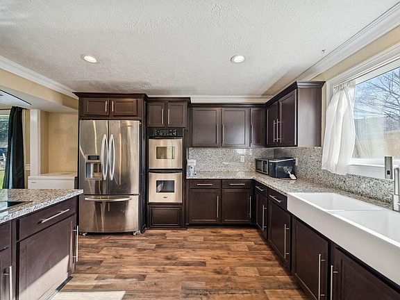 5th image of 3311 Walhalla Dr