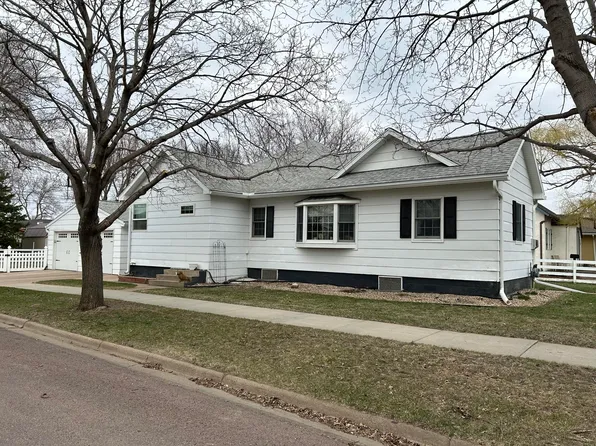 220 W 13th Ave, Mitchell, SD 57301
