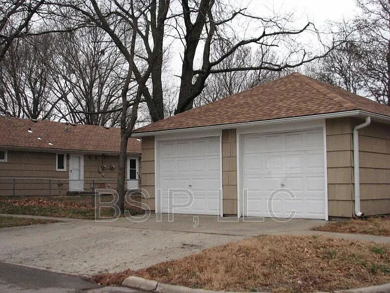 502 NE Freeman Ave — Photo 6