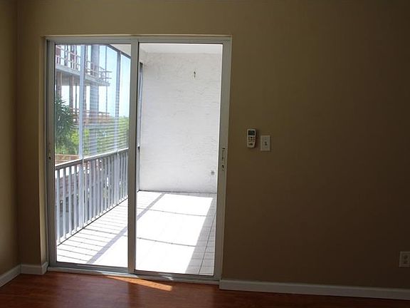 5th image of 605 S Gulfstream Ave Unit 5C