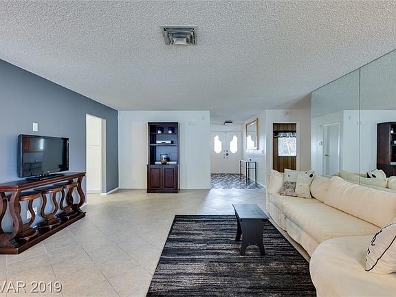 4th image of 3949 Meadowglen Dr