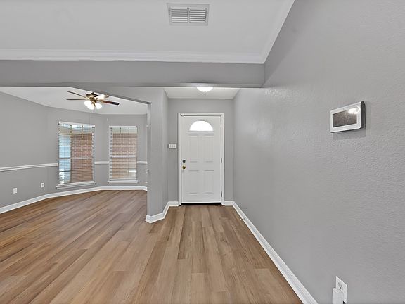 5th image of 105 Arthur Dr