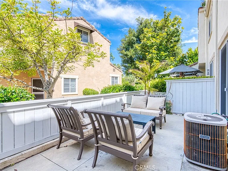 208 Chandon — Photo 24