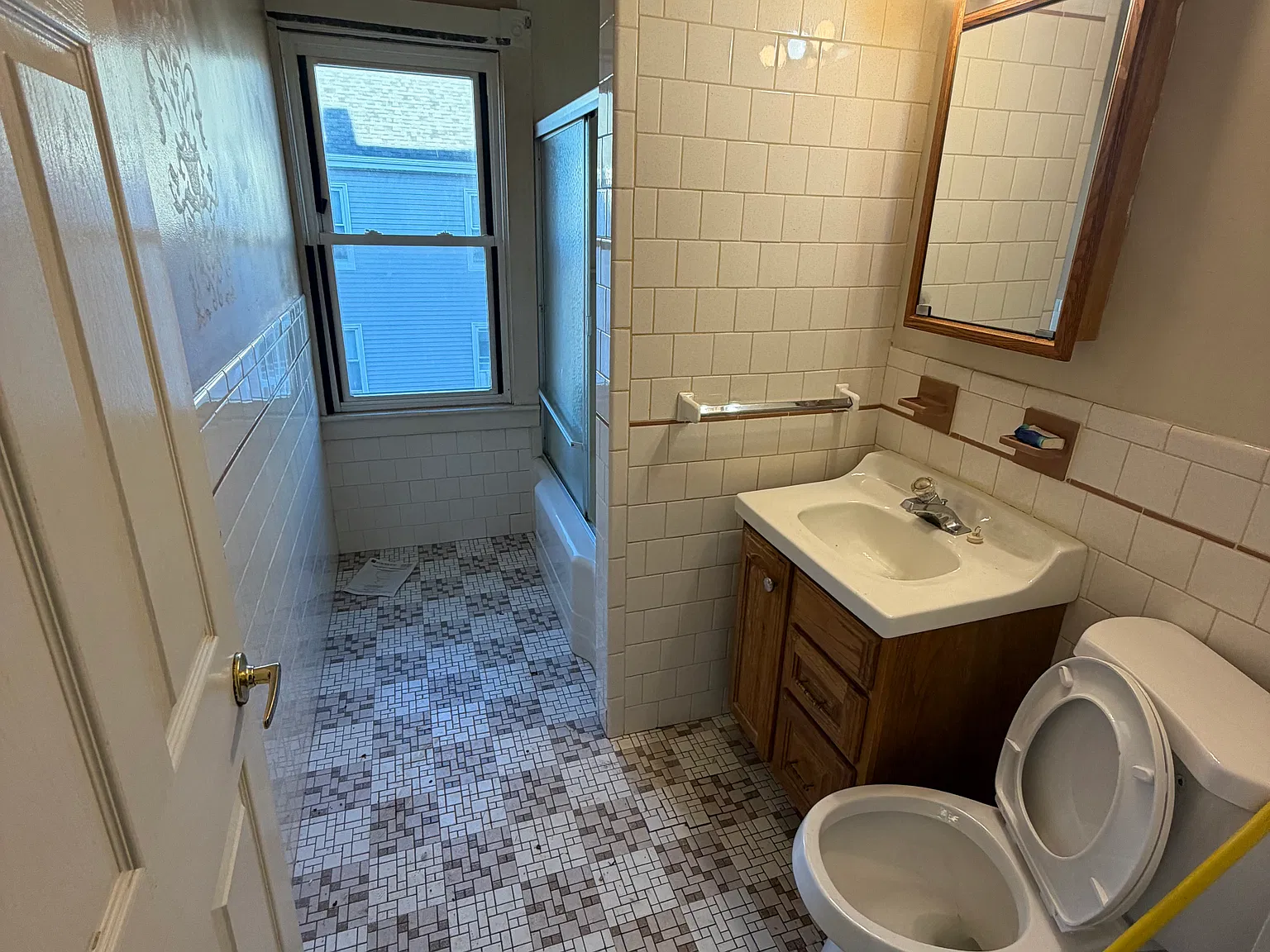 3 bed, 1000 sqft, $2,000 — Photo 2