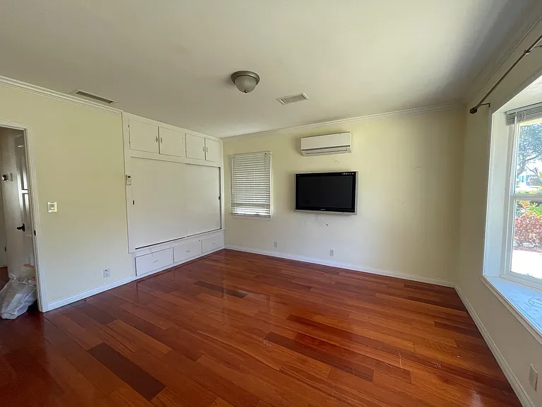 2820 Paloma St — Photo 10