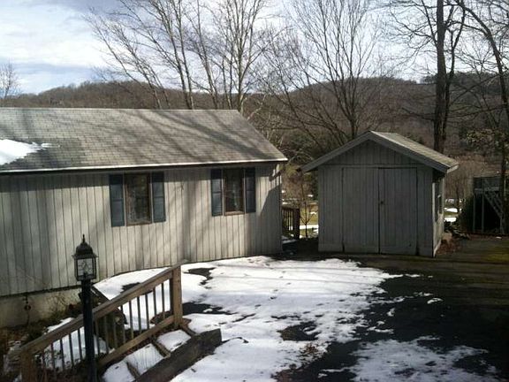 2nd image of 838 Hemlock Dr