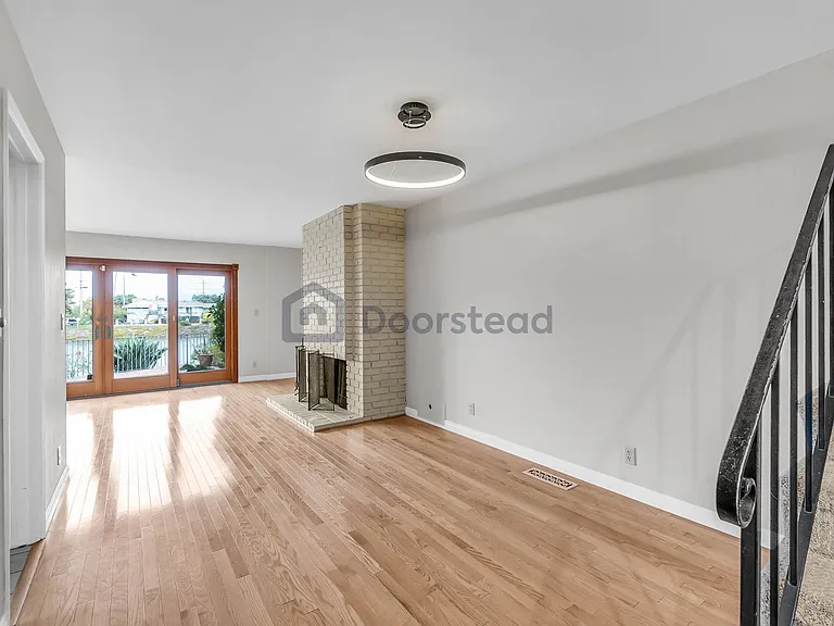 2913 Bayview Dr — Photo 12