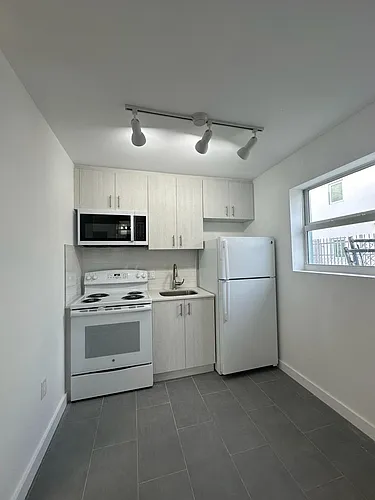 Newly Renovated Community Invigorating Miami's Downtown Urban Core! Photo 1