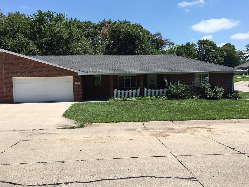 1st image of 302 Clair Ln