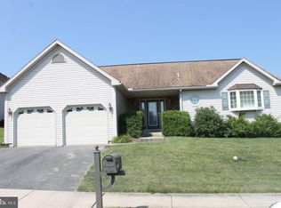 11 Longview Dr, Reading, PA 19608