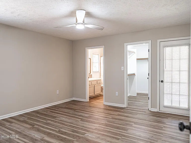 1355 Longleaf Dr E — Photo 10