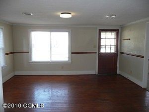 4th image of 1305 Evans St