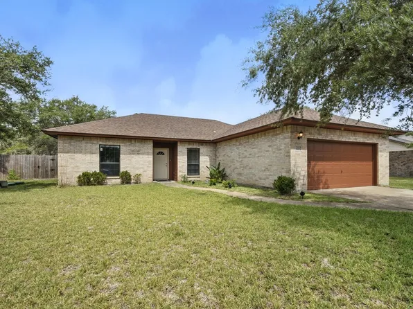 829 Redwood Ave, Rockport, TX 78382