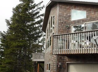 220 Highland Dr W, Oceanside, OR