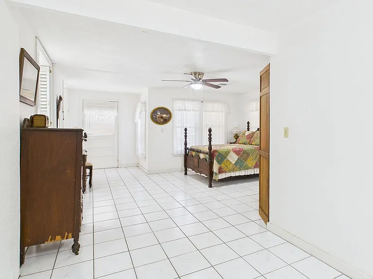 206 N Edison St — Photo 29
